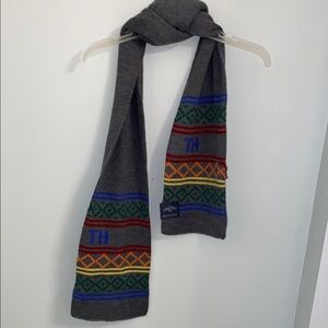 NWT Tommy Hilfiger Gray and Green Geometric Scarf